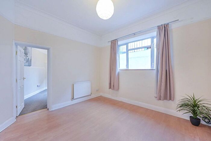 1 Bedroom Flat For Sale In Lupus Street, Pimlico, London, SW1V