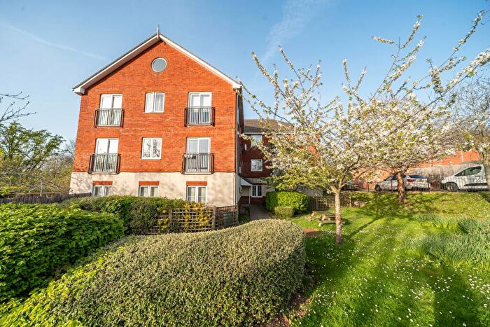 2 Bedroom Flat For Sale In Bursledon Road, Sholing, Southampton, Hampshire, SO19