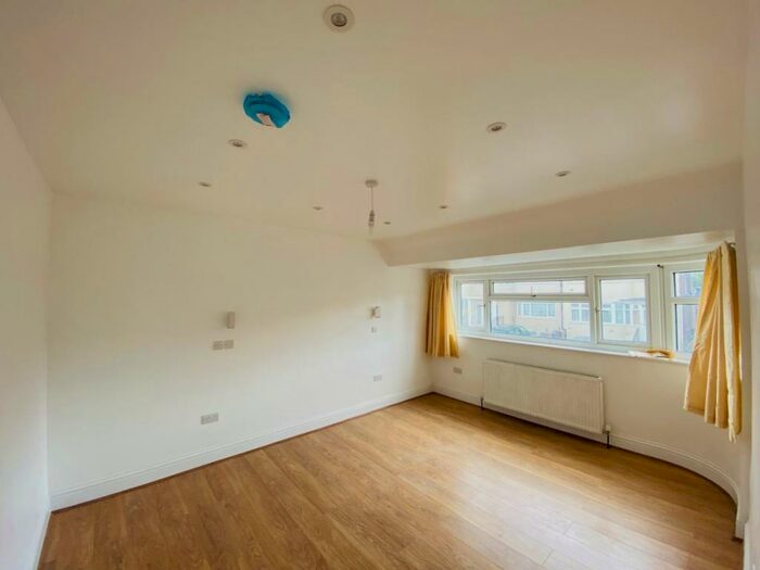 4 Bedroom Semi-Detached House To Rent In Clifford Way, Neasden, NW10