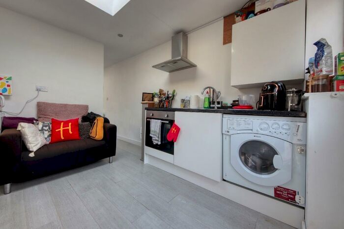 1 Bedroom Flat To Rent In College Road, Canterbury, CT1