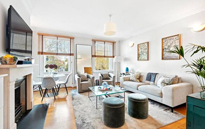 2 Bedroom Flat To Rent In Cornwall Terrace Mews, Marylebone, London, NW1