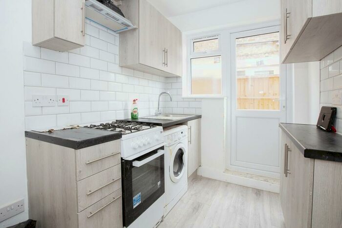 2 Bedroom Flat To Rent In Morley Road, E10