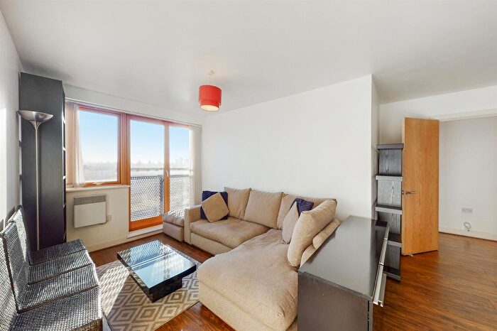 2 Bedroom Flat To Rent In Leamore Court, Meath Crescent, Bethnal Green, E2