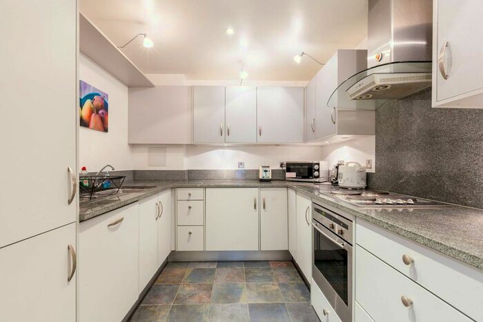 2 Bedroom Flat To Rent In Hoxton Square, Shoreditch, London, N1