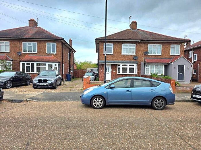 3 Bedroom Semi-Detached House For Sale In Bournemead Avenue, Northolt, UB5