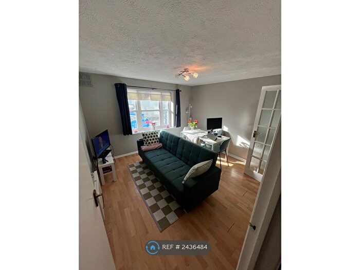 1 Bedroom Flat To Rent In Marlow Court, Brighton, BN2