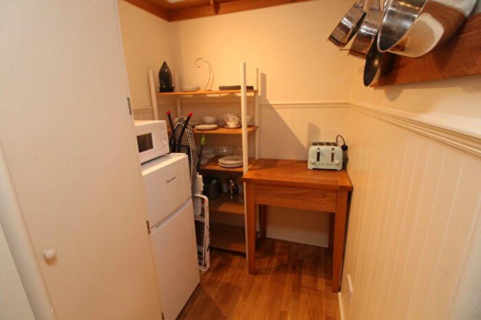 2 Bedroom Flat To Rent In Athole Gardens, Glasgow, G12