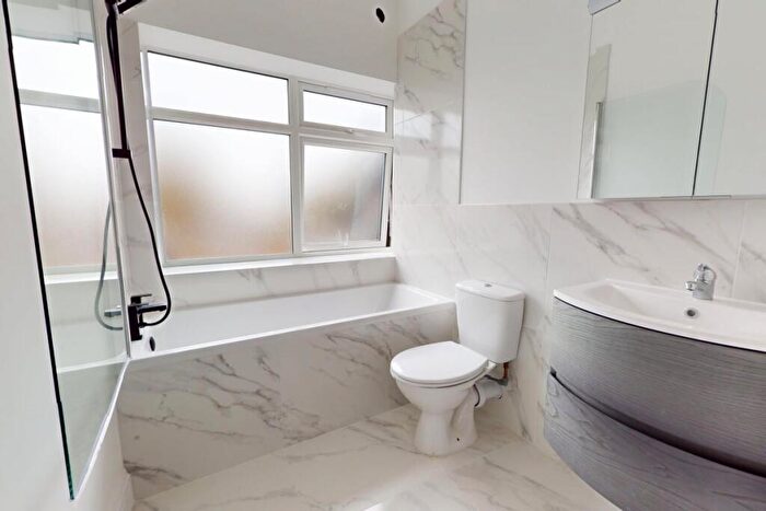 1 Bedroom Flat To Rent In Hamlet Court Road, Westcliff-on-Sea, SS0