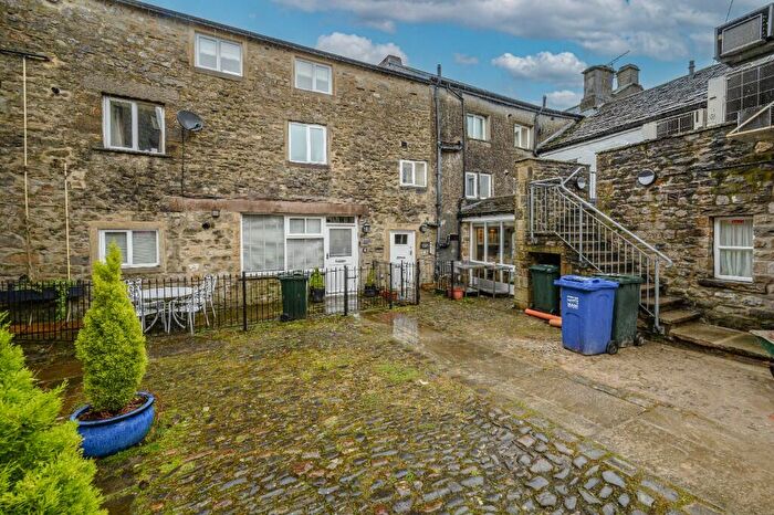 2 Bedroom Apartment For Sale In Dawsons Court, Settle, North Yorkshire, BD24