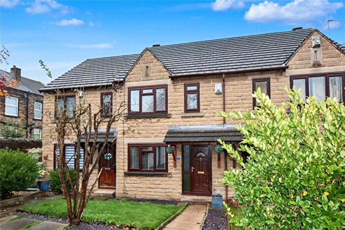 3 Bedroom Town House For Sale In Littlemoor Court, Pudsey, West Yorkshire, LS28
