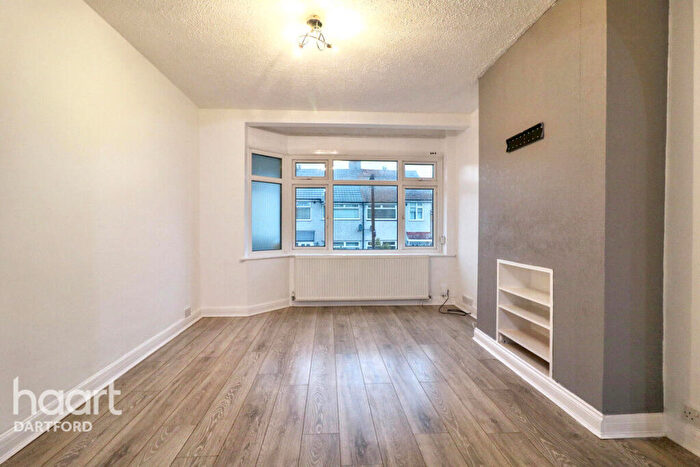 3 Bedroom Semi-Detached House To Rent In Grosvenor Crescent, Dartford, DA1