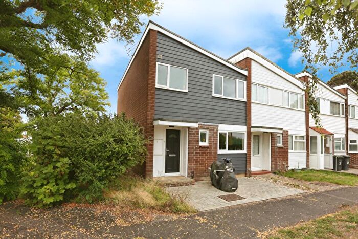 3 Bedroom End Of Terrace House For Sale In Dolphin Crescent, Gosport, Hampshire, PO12
