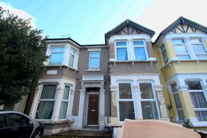 1 Bedroom Flat To Rent In Valentines Road Ilford, IG1
