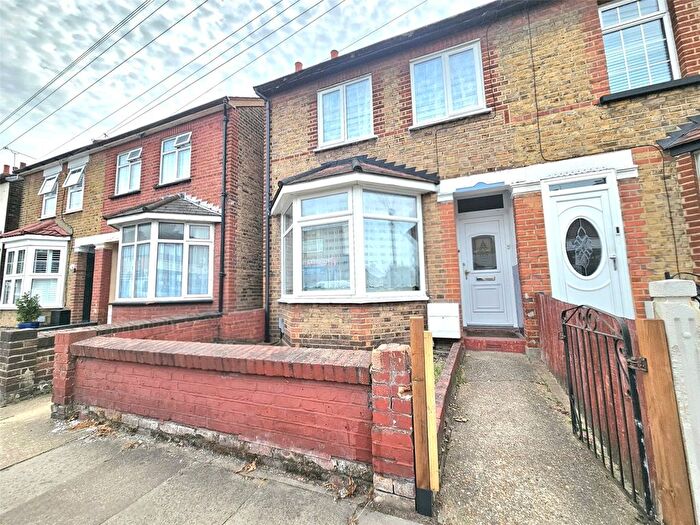 3 Bedroom Semi-Detached House To Rent In Park Lane, Hornchurch, RM11