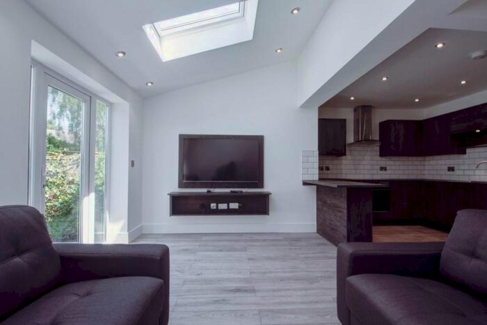 6 Bedroom Flat To Rent In Cotswold Close, Loughborough LE11