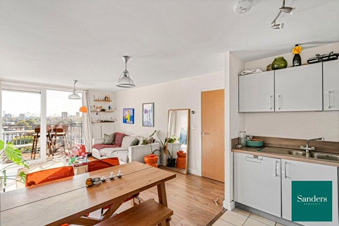 2 Bedroom Flat To Rent In Blues Street, Dalston, London, E8