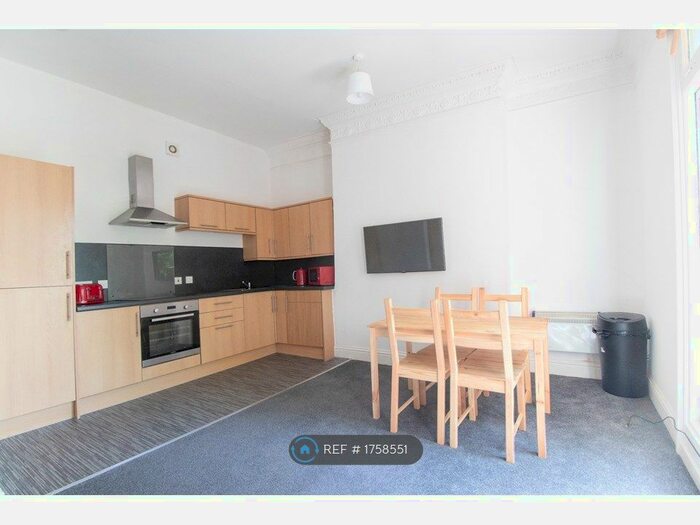5 Bedroom Flat To Rent In Otterburn Villas, Newcastle Upon Tyne, NE2