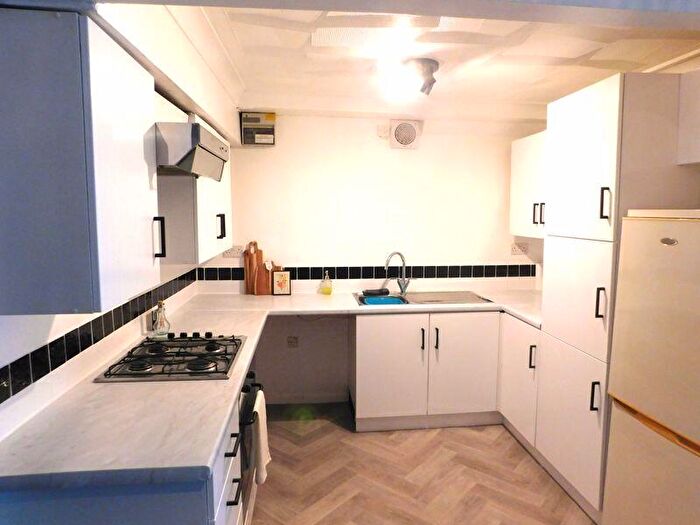 2 Bedroom Flat For Sale In Crescent Street, Weymouth, DT4