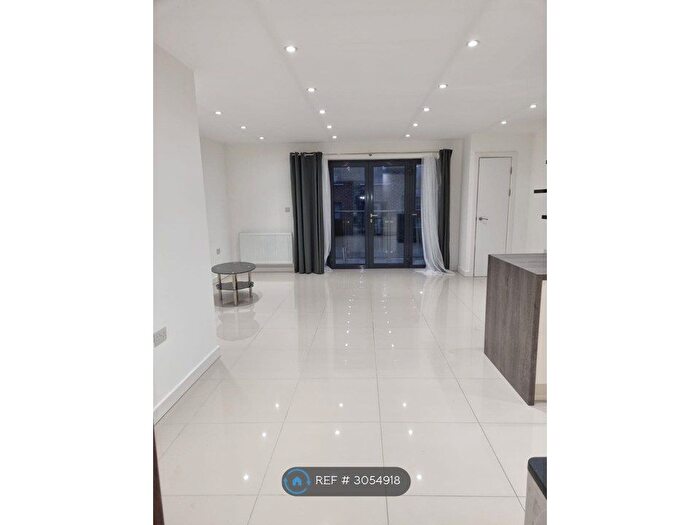 2 Bedroom Flat To Rent In St Anne's Row, London, E14