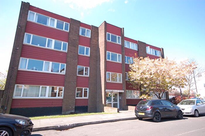 2 Bedroom Flat To Rent In Lonsdale Court, West Jesmond, Newcastle Upon Tyne, NE2