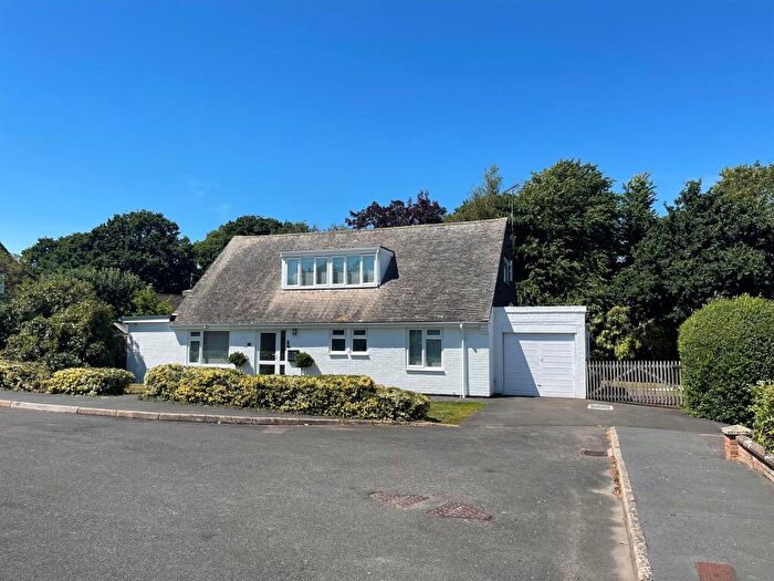 4 Bedroom Detached Bungalow For Sale In Meadow Bank, Kilmington, Axminster, EX13