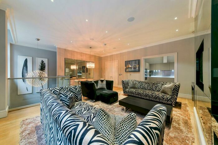 3 Bedroom Apartment To Rent In Sterling Mansions, Leman Street, E1