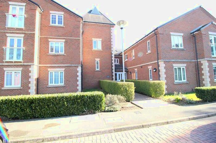 2 Bedroom Flat To Rent In Robins Hill, Hitchin, SG4