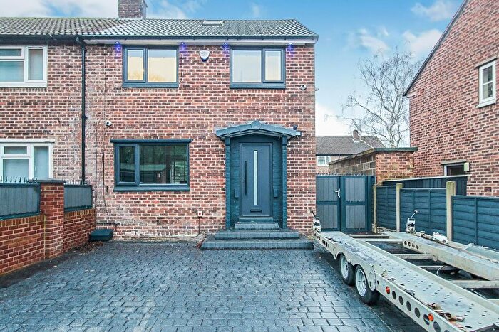 3 Bedroom Semi Detached House For Sale In Heeley Road, Wakefield, WF2