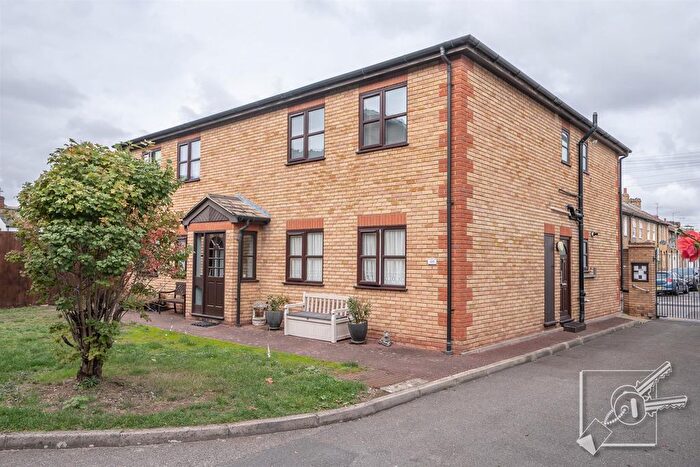 2 Bedroom Property For Sale In Trafalgar Road, Gravesend, DA11