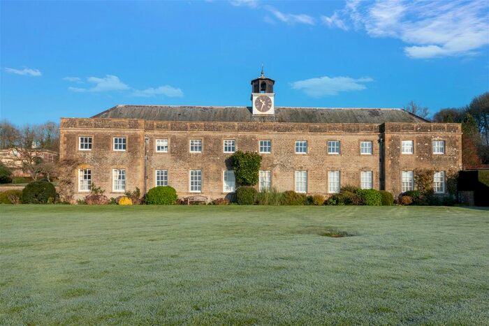 2 Bedroom Flat For Sale In Redlynch, Bruton, BA10