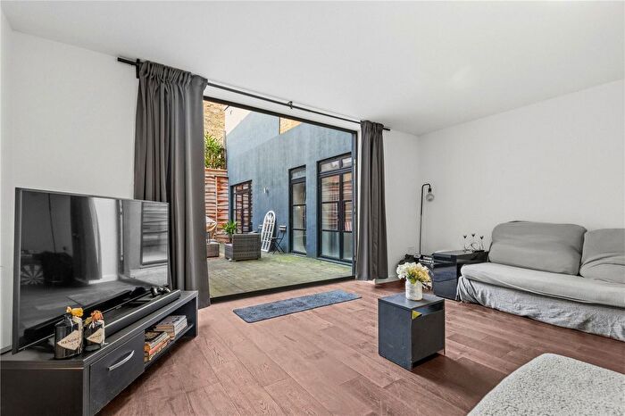 3 Bedroom Flat To Rent In Princess Crescent, London, N4