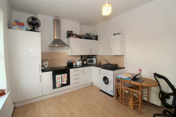 2 Bedroom Flat To Rent In North Road, Cathays, Cardiff, CF10
