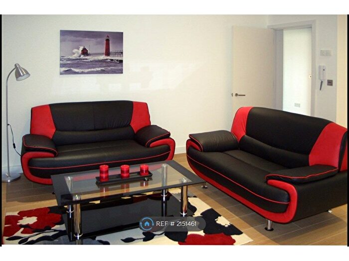 2 Bedroom Flat To Rent In Admirals Quay, Southampton, SO14