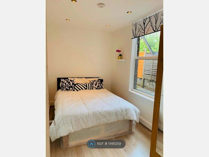 1 Bedroom Flat To Rent In Brook Street, Luton, LU3