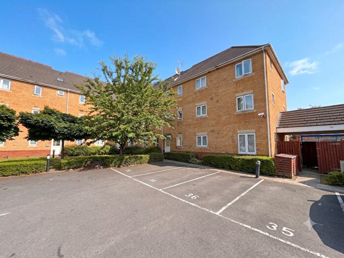 2 Bedroom Flat For Sale In Morgan Close, Luton, Bedfordshire, LU4
