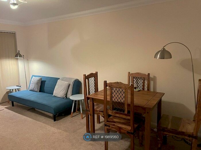 2 Bedroom Flat To Rent In Island Court, Bishop's Stortford, CM23