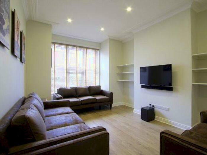 6 Bedroom Terraced House To Rent In Hessle Terrace, Leeds, LS6