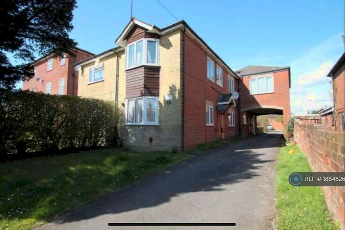 2 Bedroom Flat To Rent In Waterloo Road, Southampton, SO15