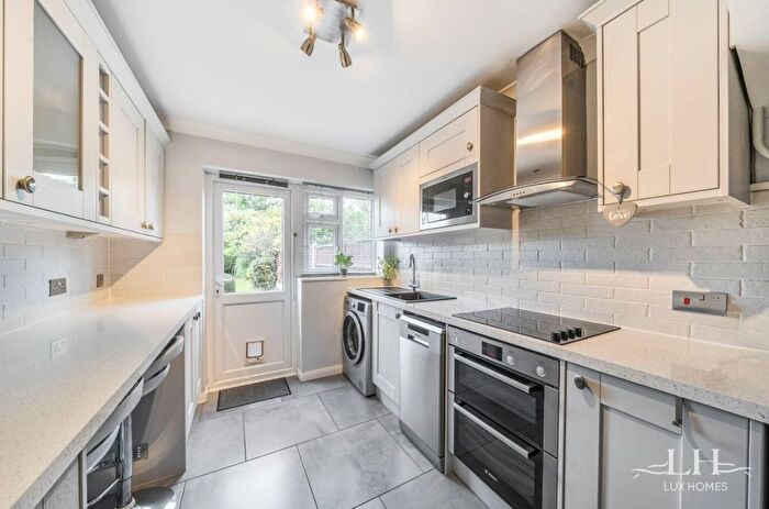 3 Bedroom Semi-Detached House For Sale In Chelmer Drive, Brentwood, CM13