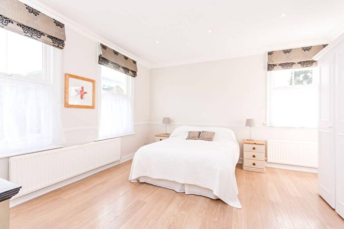 2 Bedroom Property To Rent In Glenthorne Road, Hammersmith, London, W6