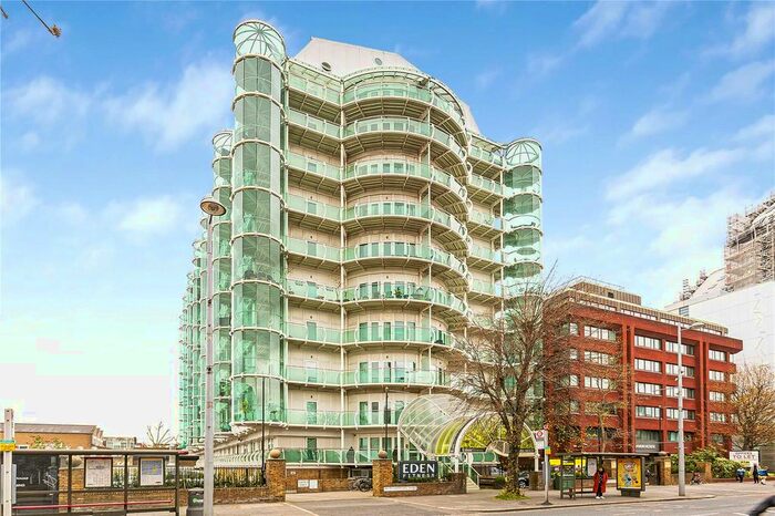 3 Bedroom Flat To Rent In Cavalier House, - Uxbridge Road, Ealing, W5