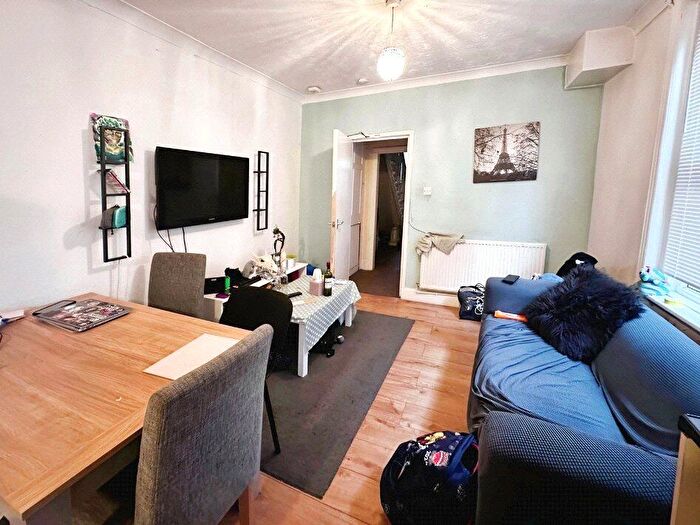 6 Bedroom House To Rent In Shakespeare Avenue, Southampton, Hampshire, SO17