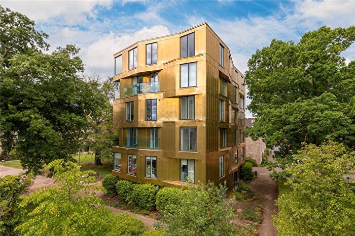 3 Bedroom Flat For Sale In Aberdeen Square, Cambridge, Cambridgeshire, CB2