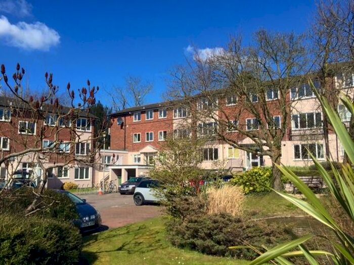 2 Bedroom Apartment To Rent In Lizmans Court, Temple Cowley, OX4