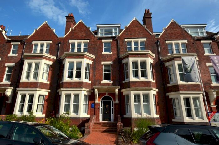 2 Bedroom Flat To Rent In Bedroom Bathroom Apartment, London Road, Tunbridge Wells, TN1