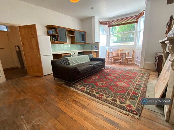 3 Bedroom Flat To Rent In Queens Drive, London, N4