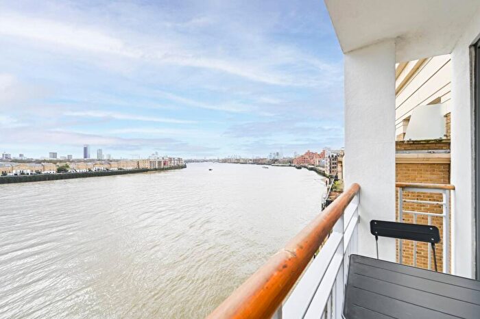 3 Bedroom Flat For Sale In Narrow Street, Limehouse, London, E14