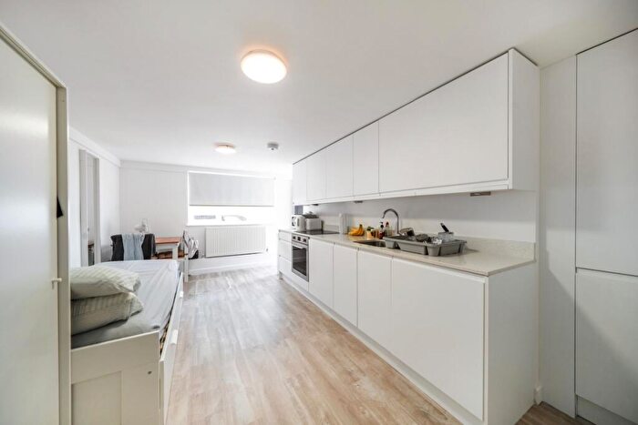 Flat To Rent In Finchley Road London, NW11