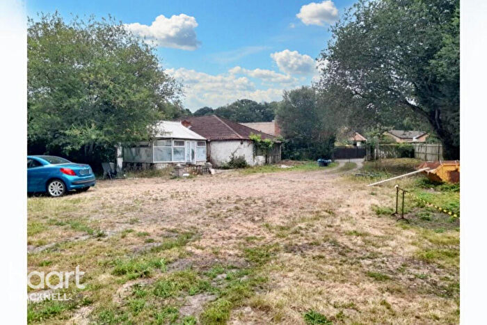 3 Bedroom Bungalow For Sale In Nine Mile Ride, Wokingham, RG40