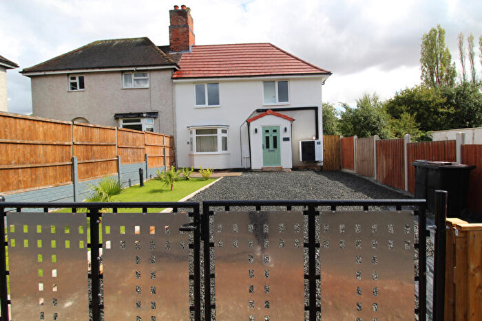 3 Bedroom Semi-Detached House To Rent In Overseal, DE12